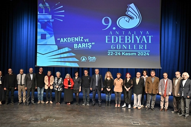 Antalya Muratpaşa'da demokrasi için sanat