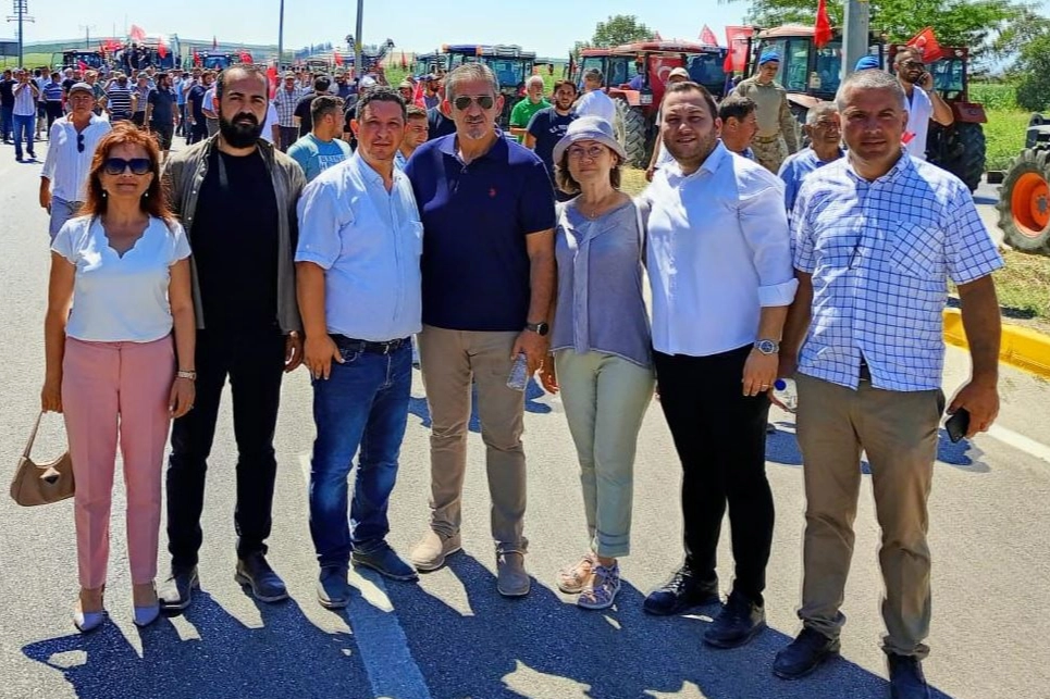 Balıkesir Bandırma'da CHP'liler domates üreticilerini dinledi