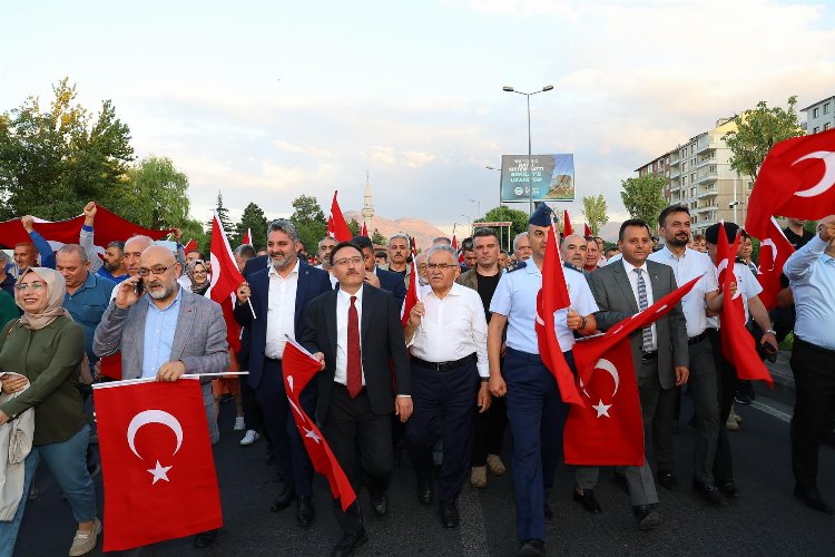 Başkan Büyükkılıç: “Kayseri’den haykırılan, hainlere gereken dersi vermenin sesidir”