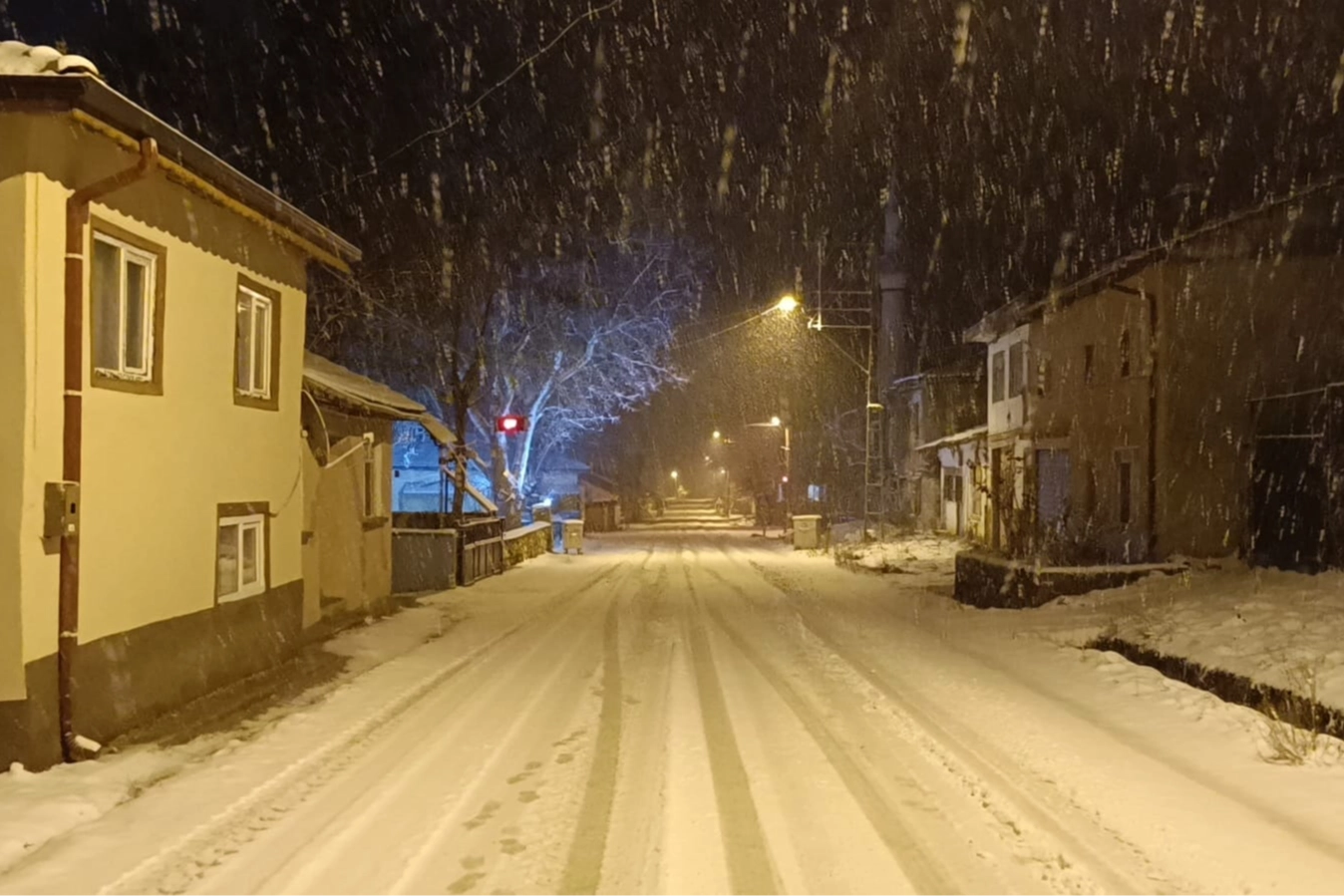 Bilecik Pazaryeri’nde kar yağışı etkili oluyor