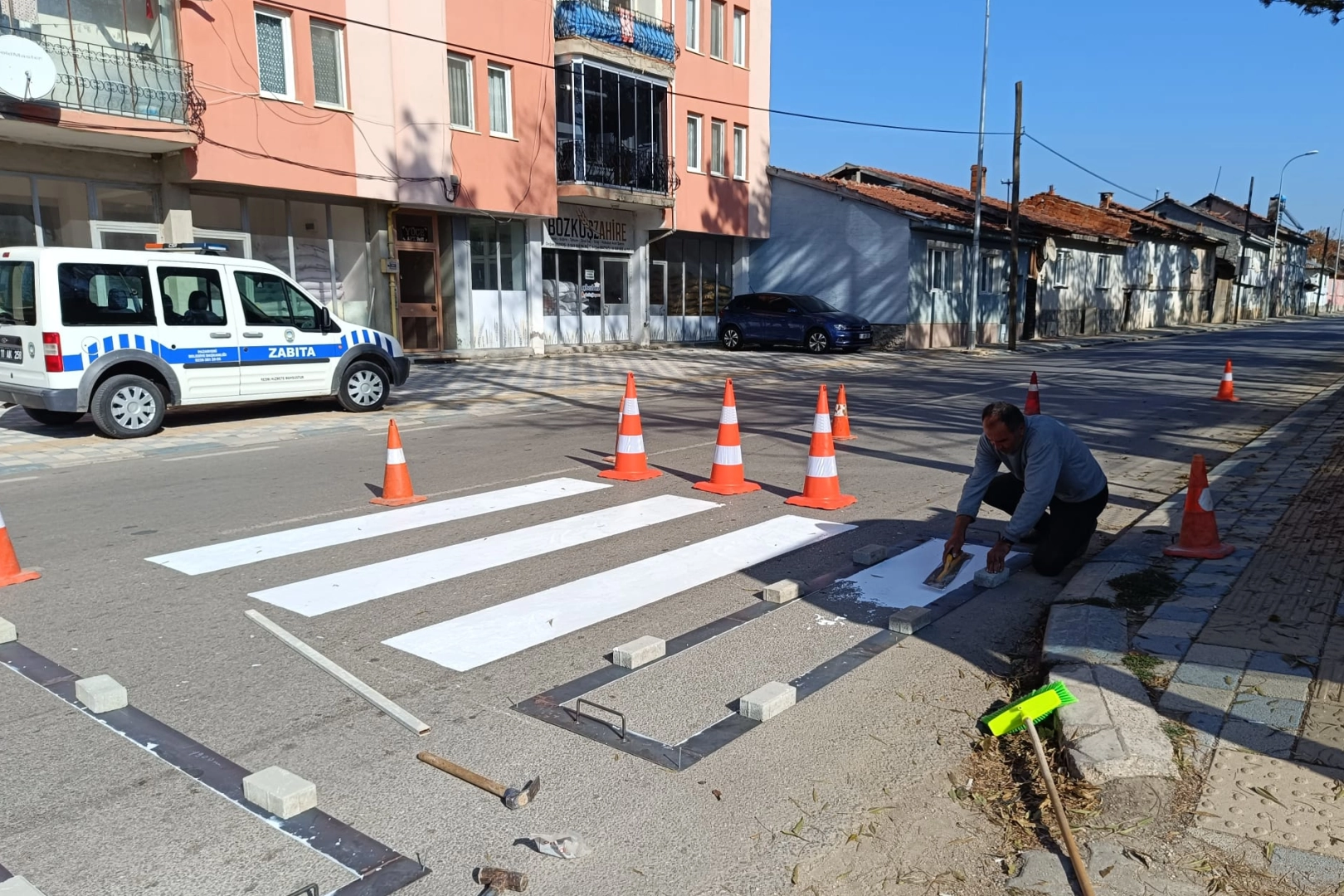 Bilecik Pazaryeri'nde yaya geçitlerine makyaj