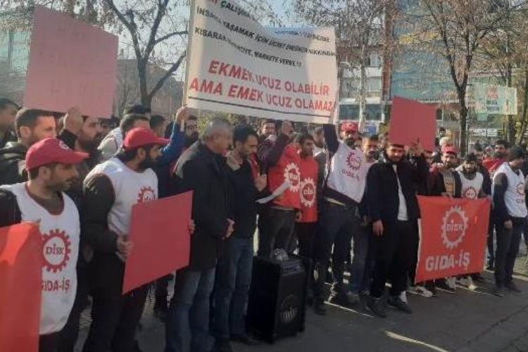 Bingöl'de fırın çalışanlarından 'düşük maaş' eylemi