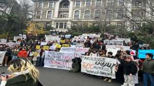 Boğaziçi Üniversitesi’nde Akademisyenler Öğrenciler Omuz Omuza Akademik Direniş