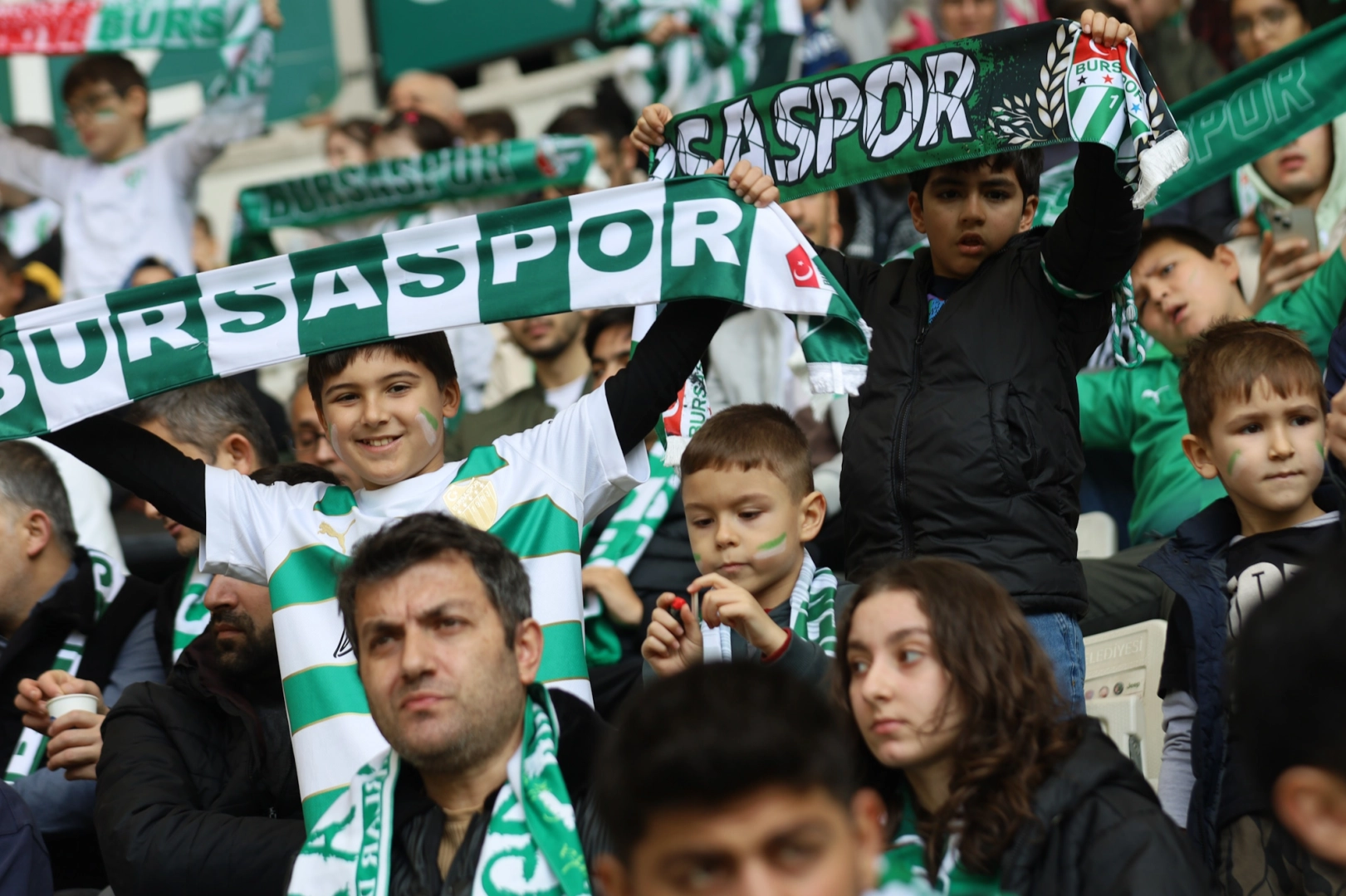 Bursa Büyükşehir 300 çocuğa Bursaspor çoşkusu yaşattı