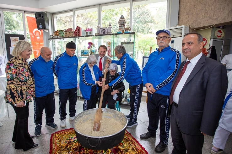 Bursa Büyükşehir yaşlılara moral verdi