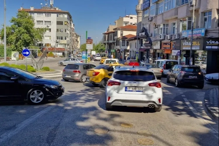 Bursa'da Çekirge Meydanı trafikle boğuşuyor