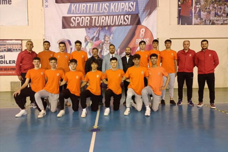 Bursa İnegöl'ün voleybolcuları final için Mersin'de 