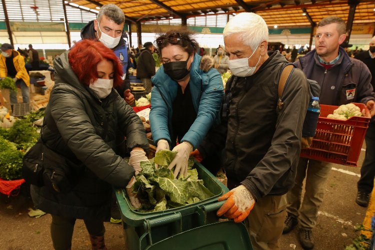 Bursa Nilüfer'de pazar atıklarından kompost yaptılar