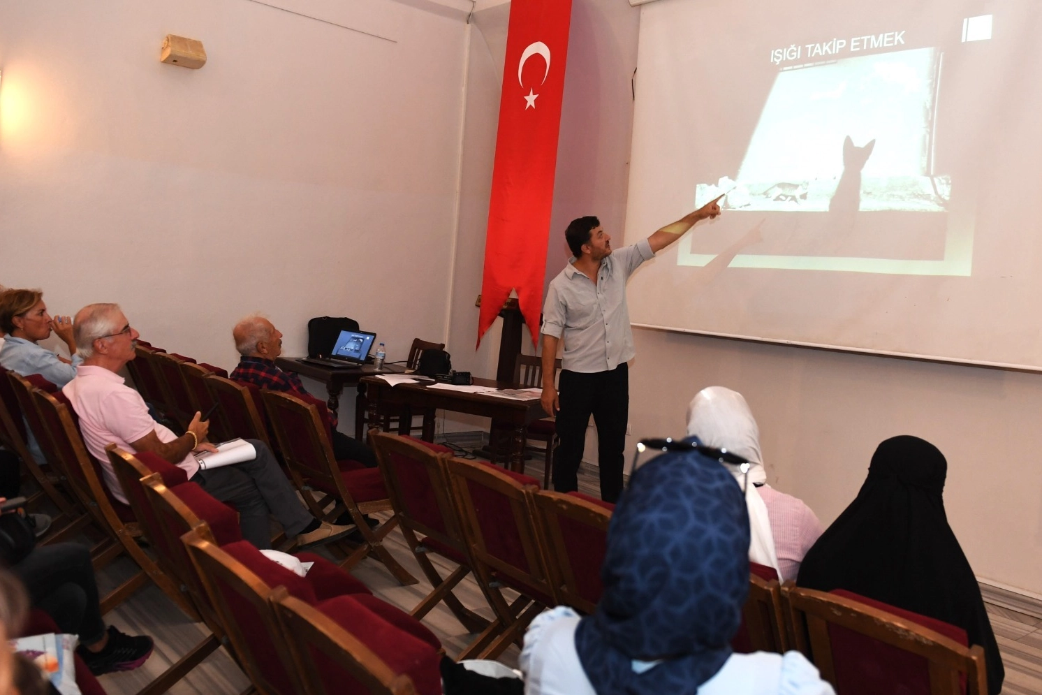 Bursa Osmangazi'de fotoğraf tutkunları 'Mobil Fotoğrafçılık' öğreniyor