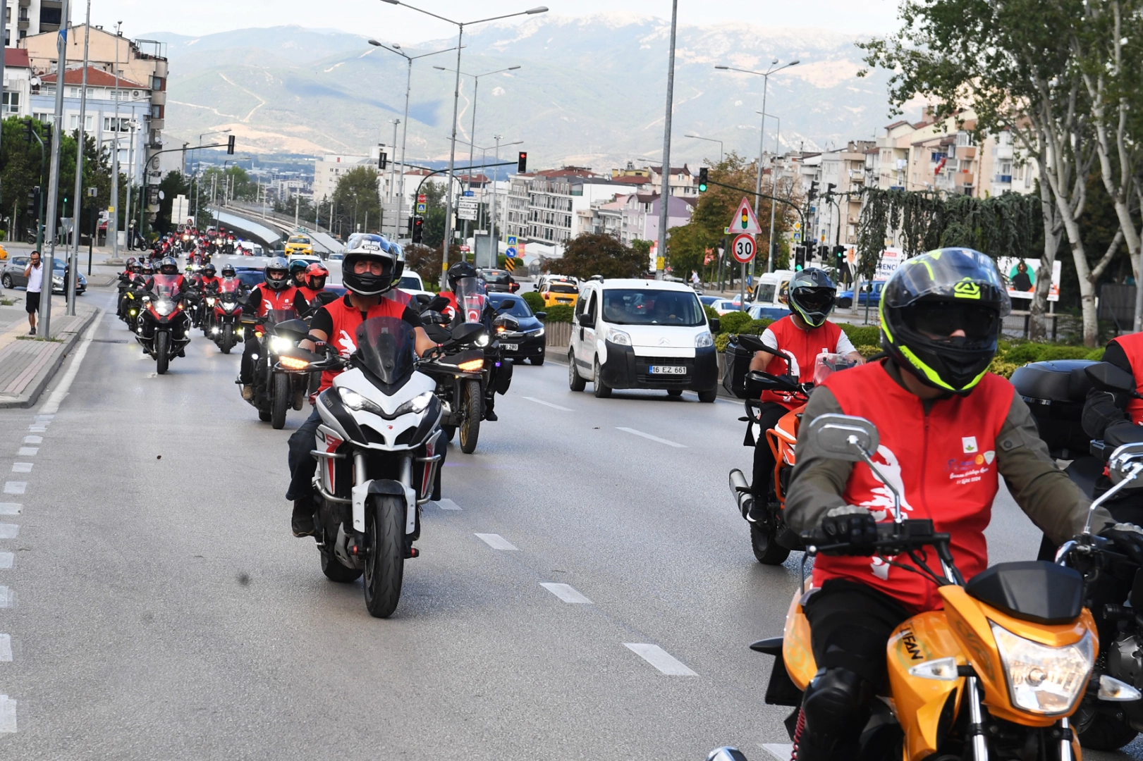 Bursa Osmangazi'den 102’inci yılda şehitlere saygı