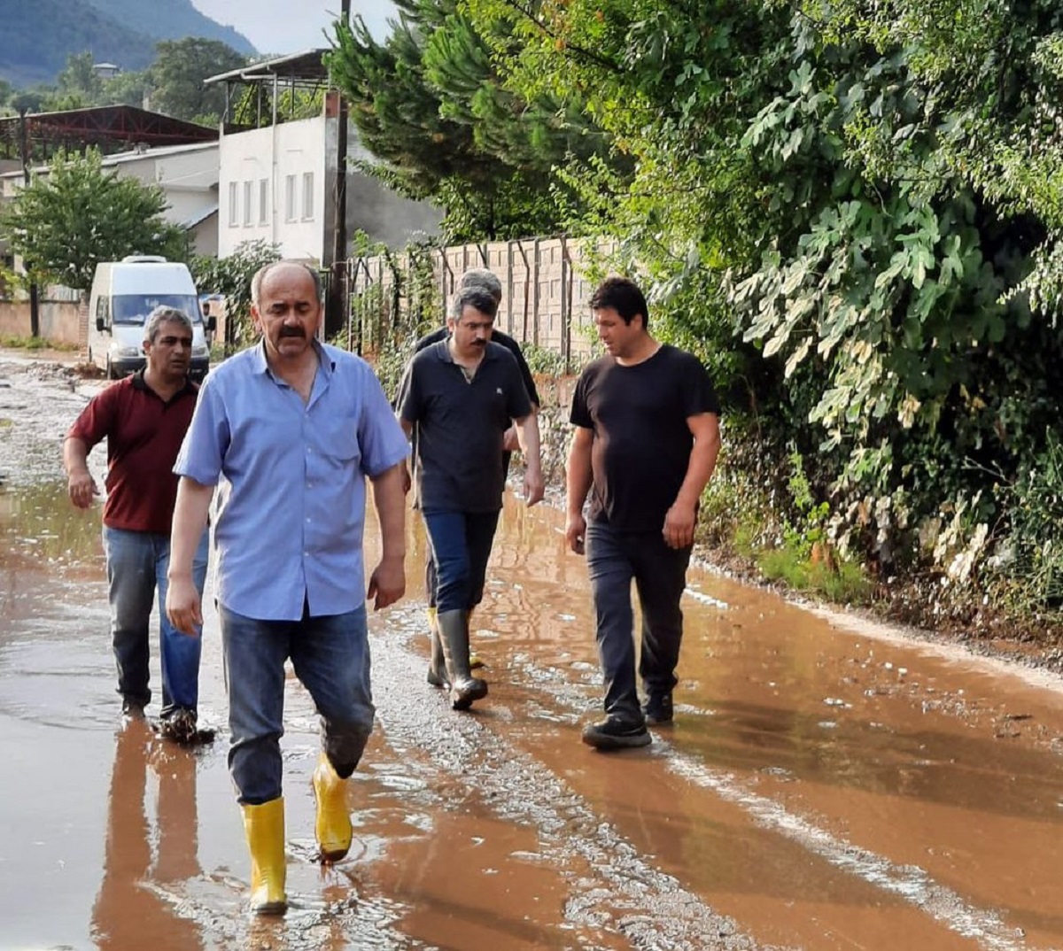 Bursa Yıldırım’dan sel bölgesine müdahale