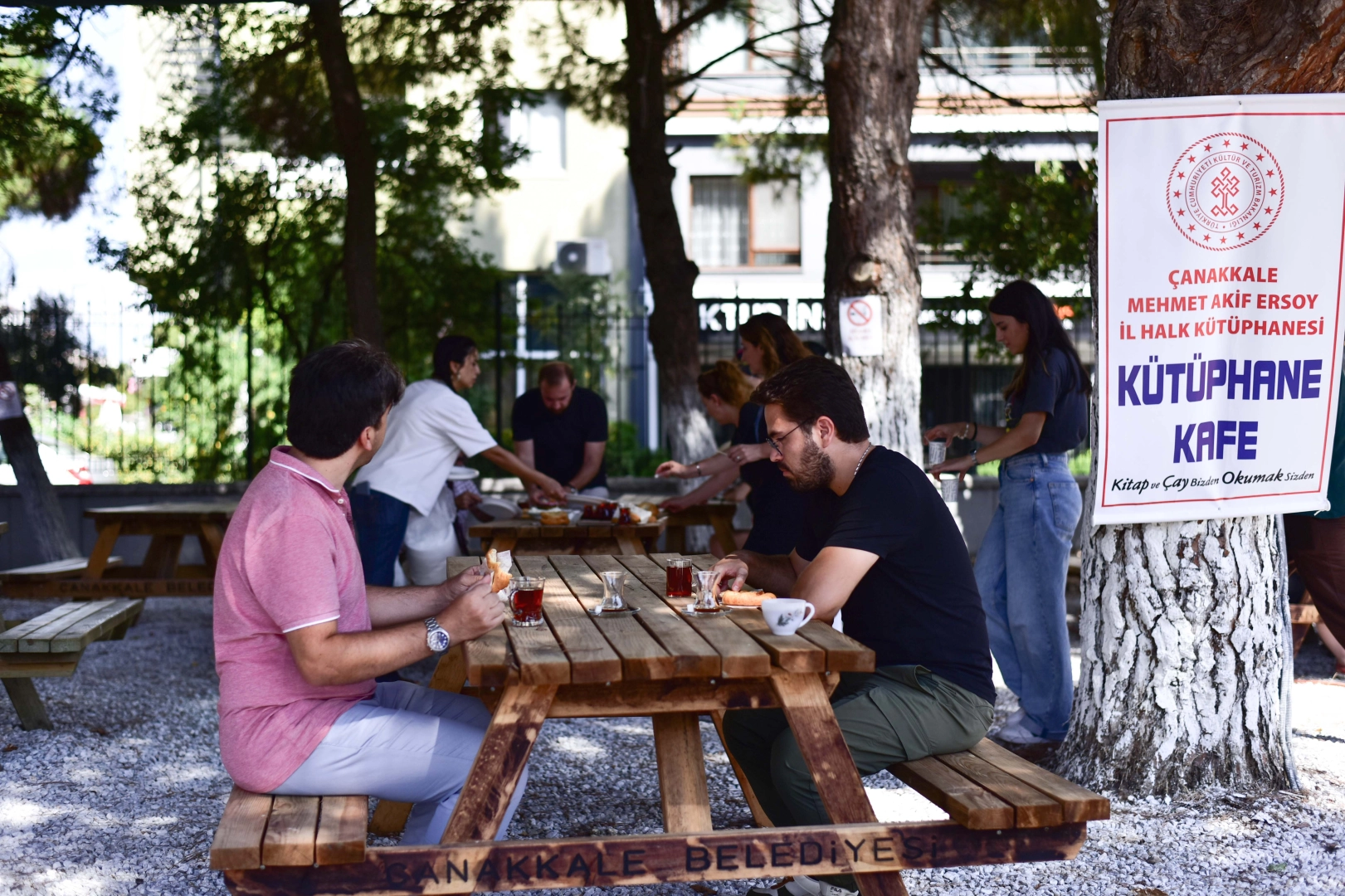 Çanakkale'de çaylar Halk Kütüphanesi'nden