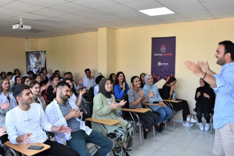 Diyarbakır'da öğrencilere motivasyon semineri