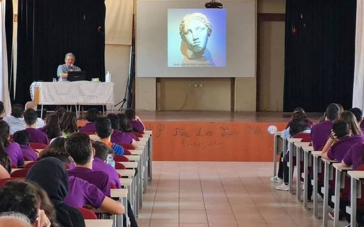 Fen Lisesi öğrencilerine Bergama tanıtımı