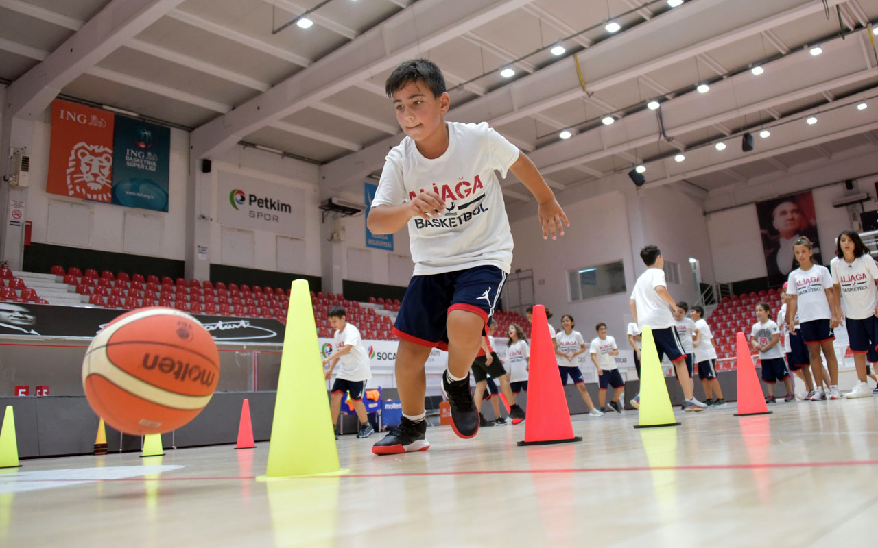 Geleceğin basketbolcuları İzmir Aliağa’da yetişiyor