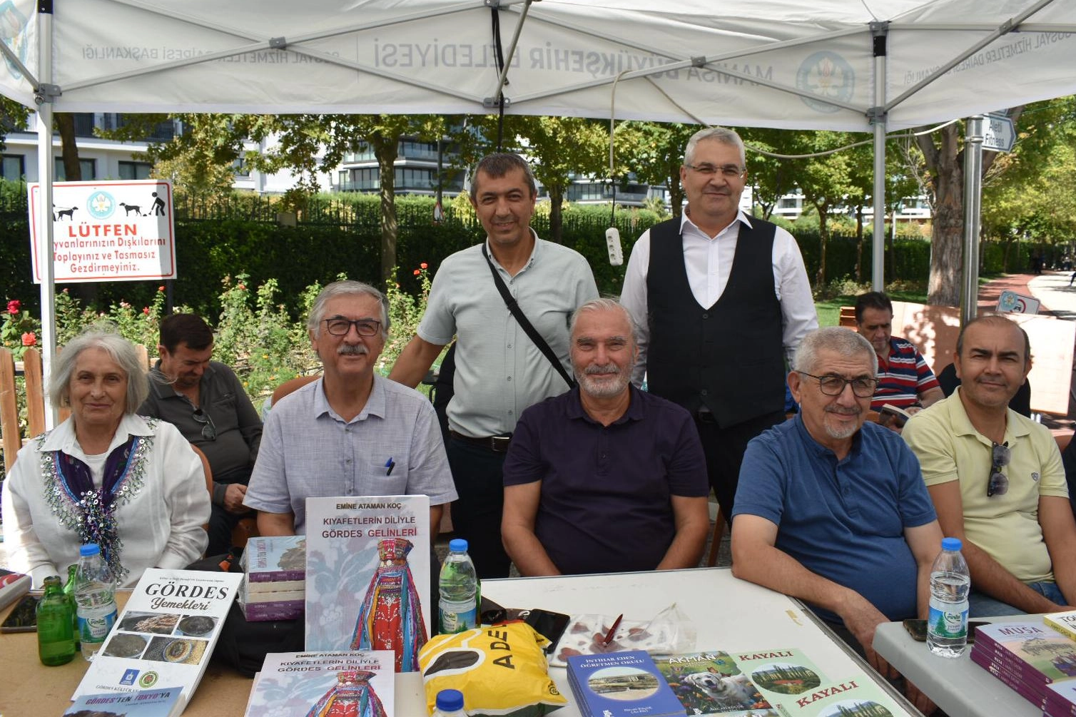 Gördesli yazarlar fuar okurlarıyla buluştu