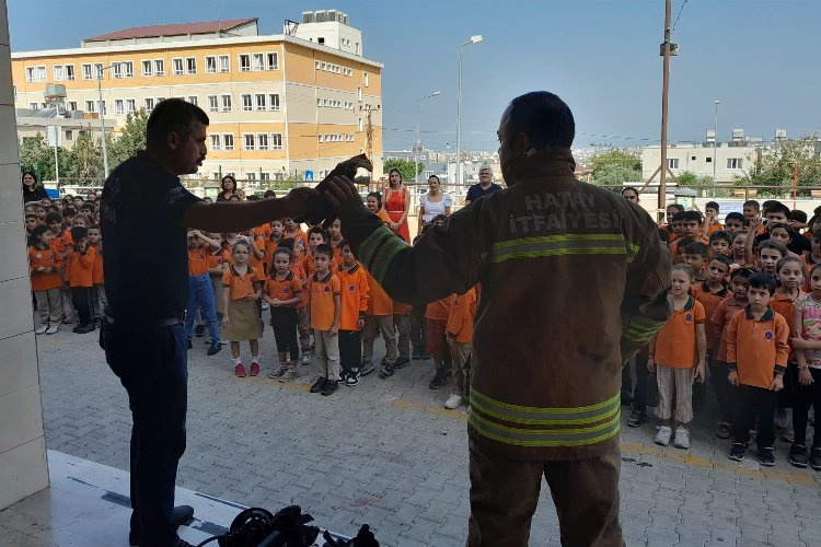 Hatay'da çocuklar meslekleri tanıyor