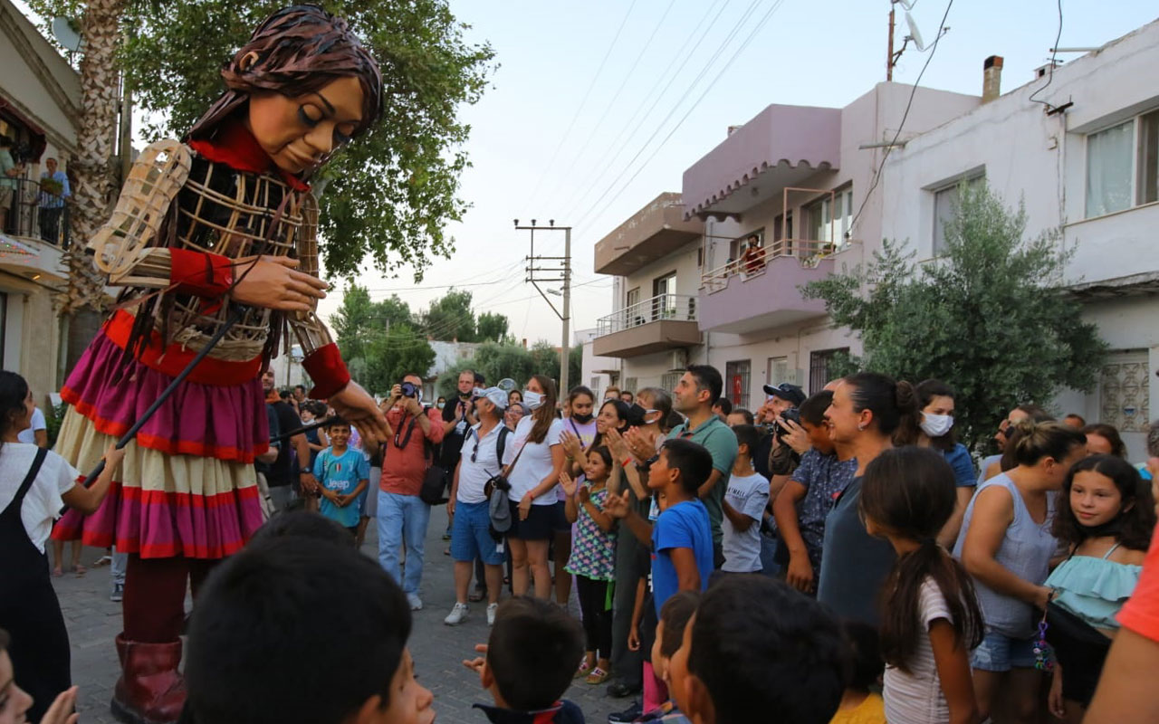 İzmir’de Selçuklu çocuklar Küçük Amal’a eşlik etti