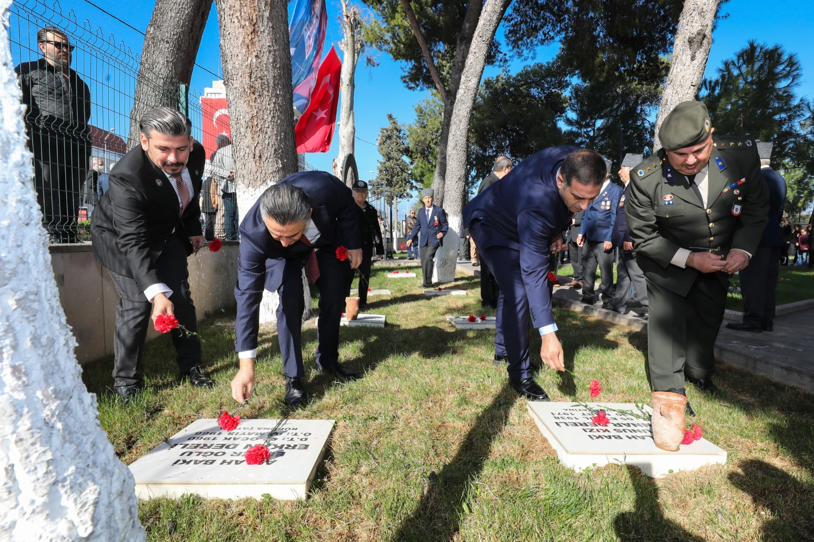 İzmir Narlıdere Çanakkale Zaferi'nin kahramanlarını andı