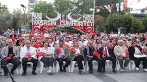 İzmit Belediyesi 103 Kurtuluş Gününü Coşkuyla Kutladı