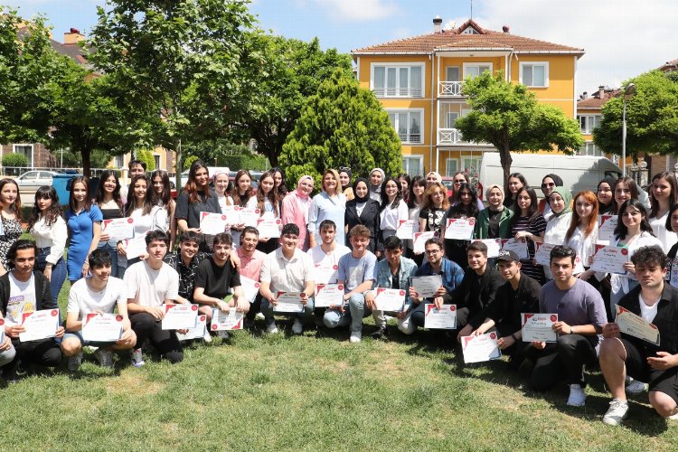 İzmit'te akademi mezunları üniversiteli oldu