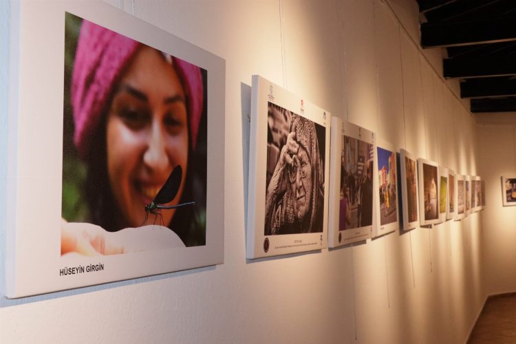 İzmit'te fotoğraf sergisinin geliri depremzedelere kullanılacak