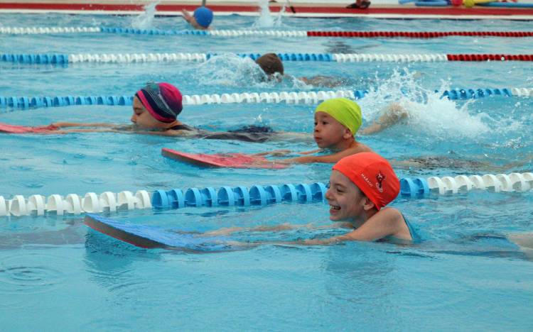 İzmit'te minik yüzücülere yetenek taraması