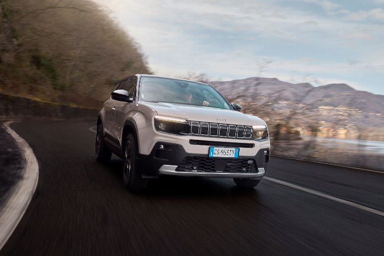 Jeep® “Avenger e-Hybrid” ile Türkiye’deki ürün gamını genişletiyor