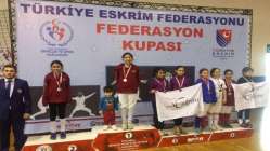 Kağıtsporlu Minik Eskrimciler kürsüdeydi