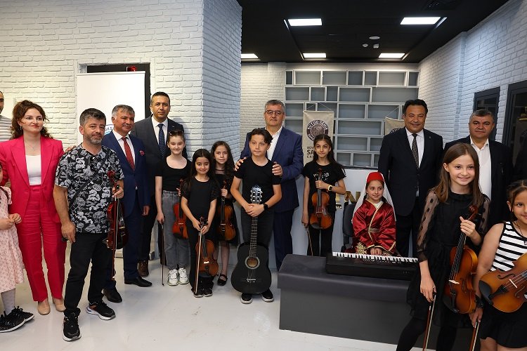 Kayseri Büyükşehir Sanat Galerisi’nde engelleri aşan sergi 