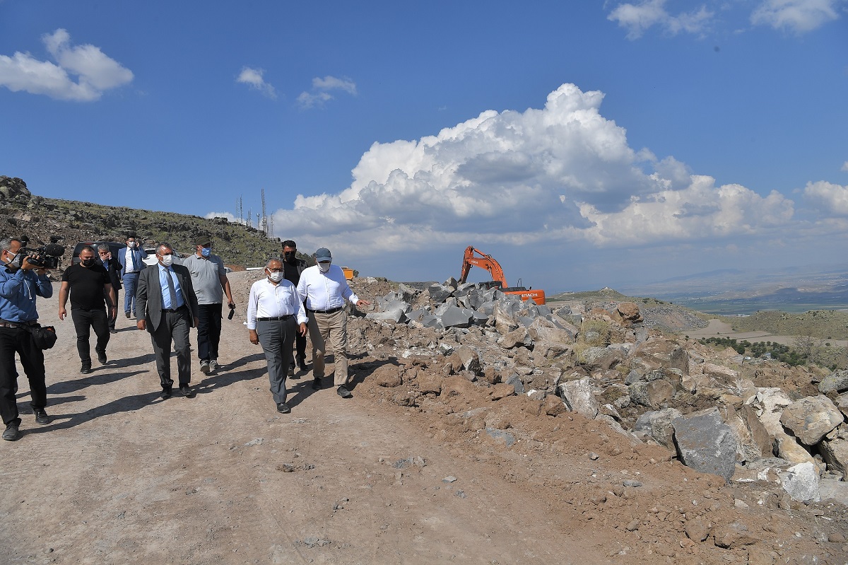 Kayseri’de Hıdırellez yolunda iğneyle kuyu kazılıyor