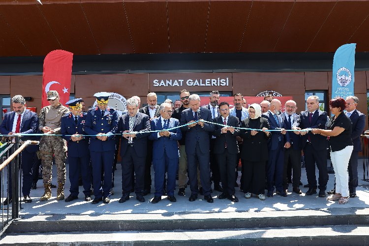 Kayseri'de ‘Milletin Zaferi KAYMEK Gurur Sanat Sergisi’ açıldı