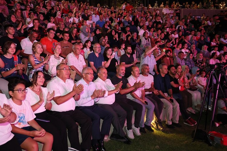 Kayseri Talas Meydanı'nda konser coşkusu