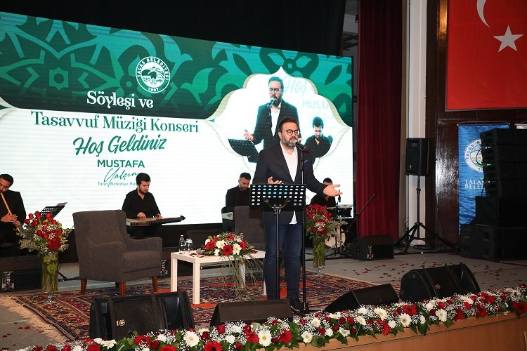 Kayseri Talas'ta Mevlana'ya saygı duruşu