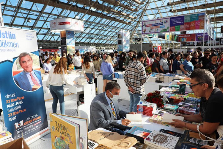 Kitap Fuarı'na üç günde rekor ziyaretçi