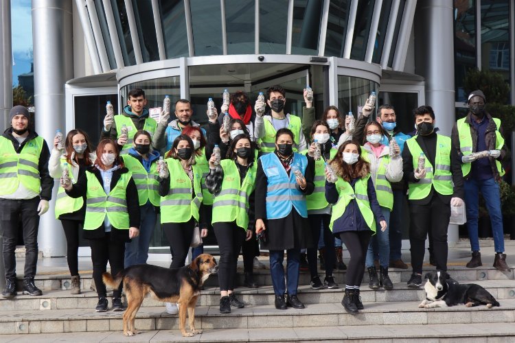 KOÜ'lü gençler 3 bin adet izmarit topladı 