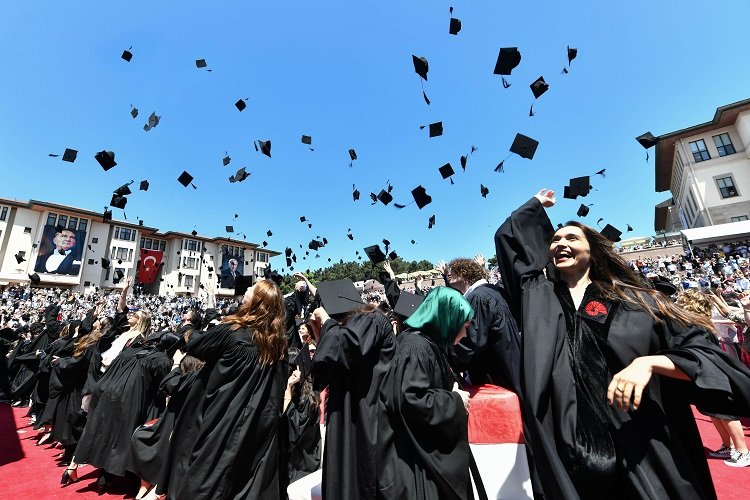 Koç Üniversitesi'nde mezuniyet heyecanı