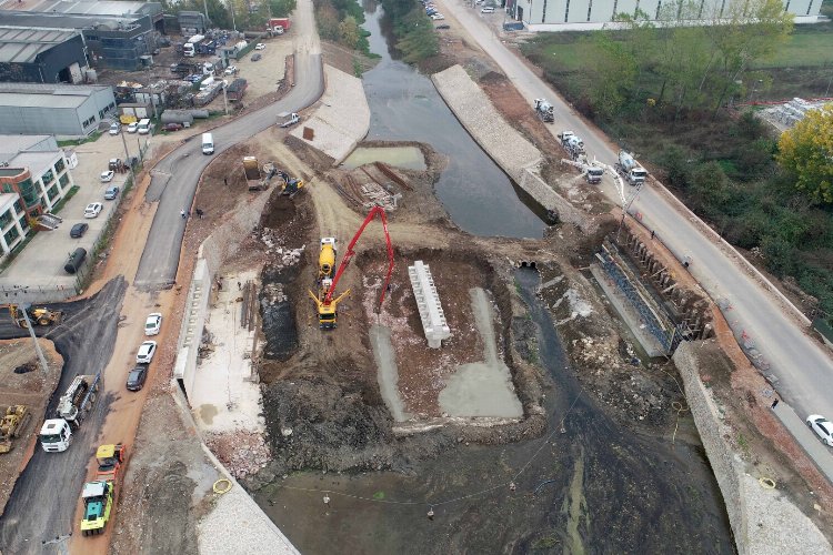 Kocaeli'de yeni köprü ve yol çalışmaları sürüyor