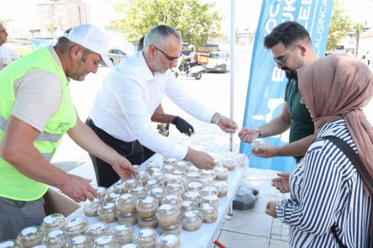 Kocaeli'den binlerce vatandaşa aşure ikramı