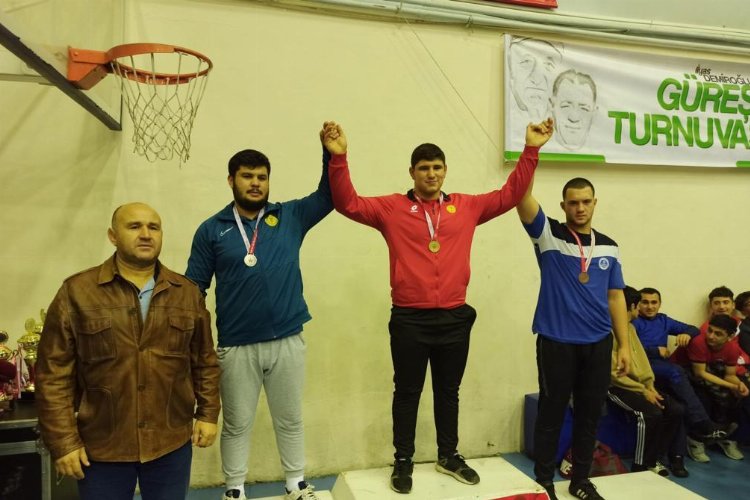 Kocaelili sporcular kürsüde yerini aldı 