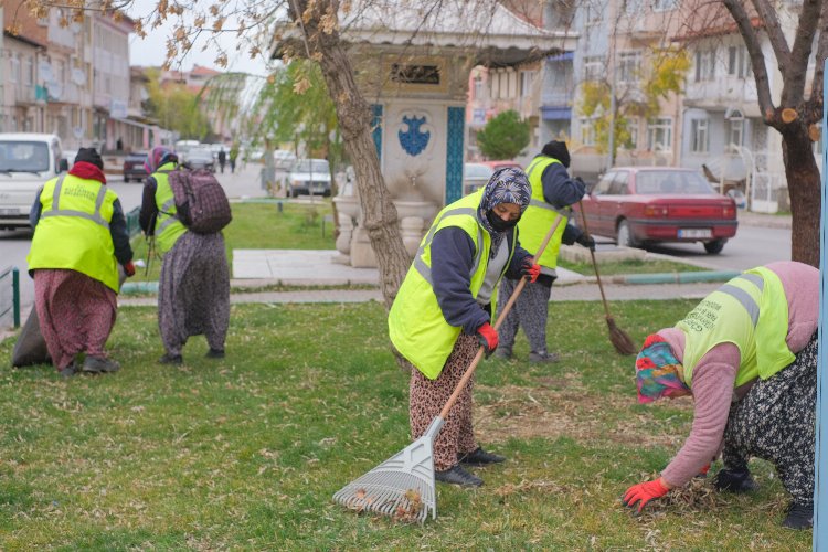 Kütahya Ilıca'da ot temizliği yapıldı 