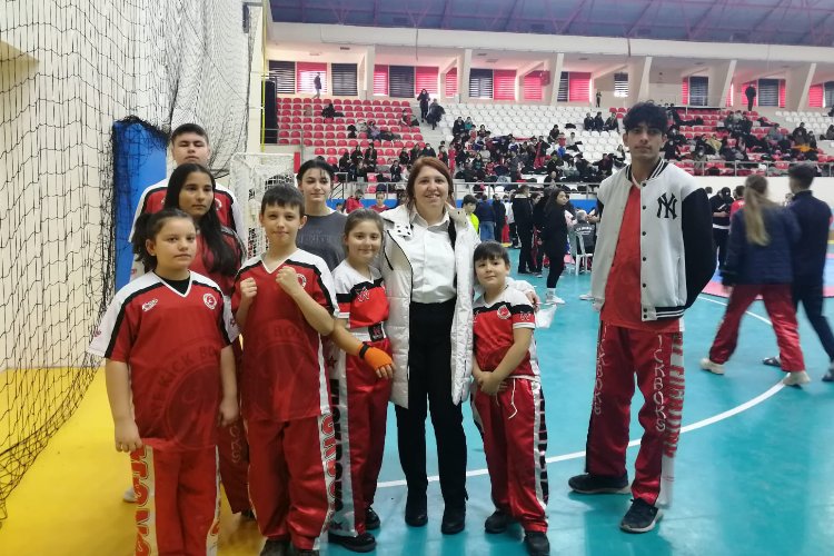 Kütahya Kick Boks'ta madalyaya doymuyor 