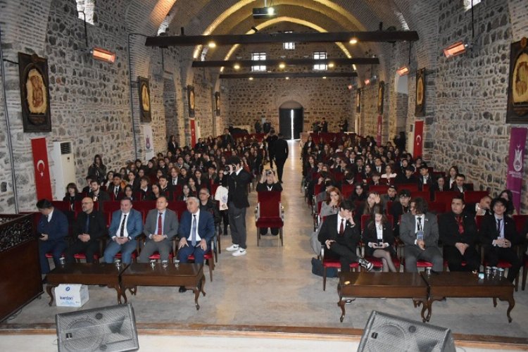 Lise öğrencilerinden Birleşmiş Milletler konferansı simülasyonu