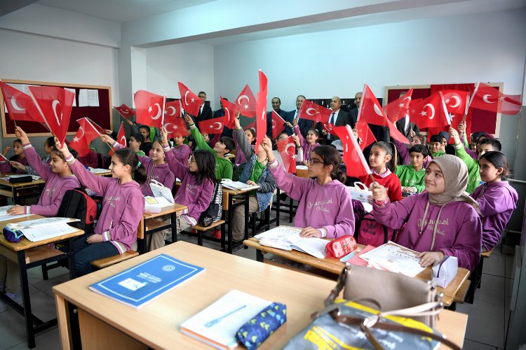 Malatya'da ortaokul öğrencilerine kitap desteği