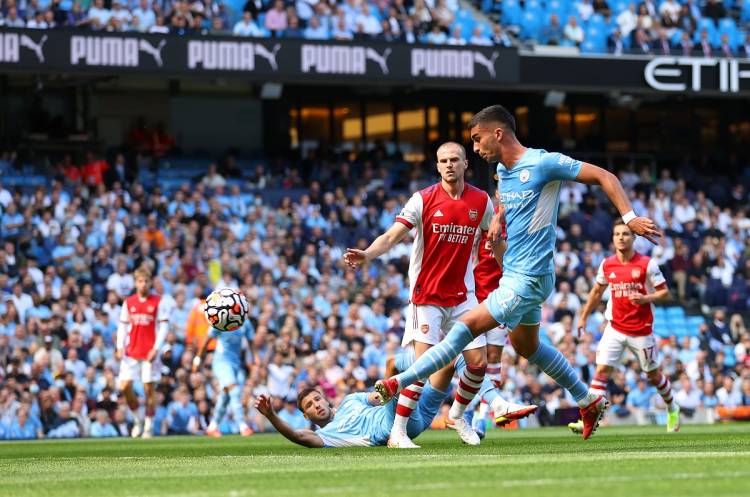 Manchester City Arsenal'i dağıttı