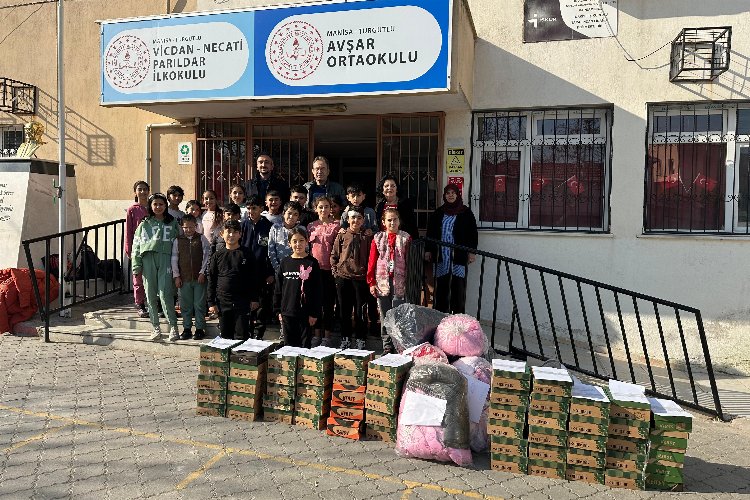 Manisa Büyükşehir'den öğrencilere erken karne hediyesi