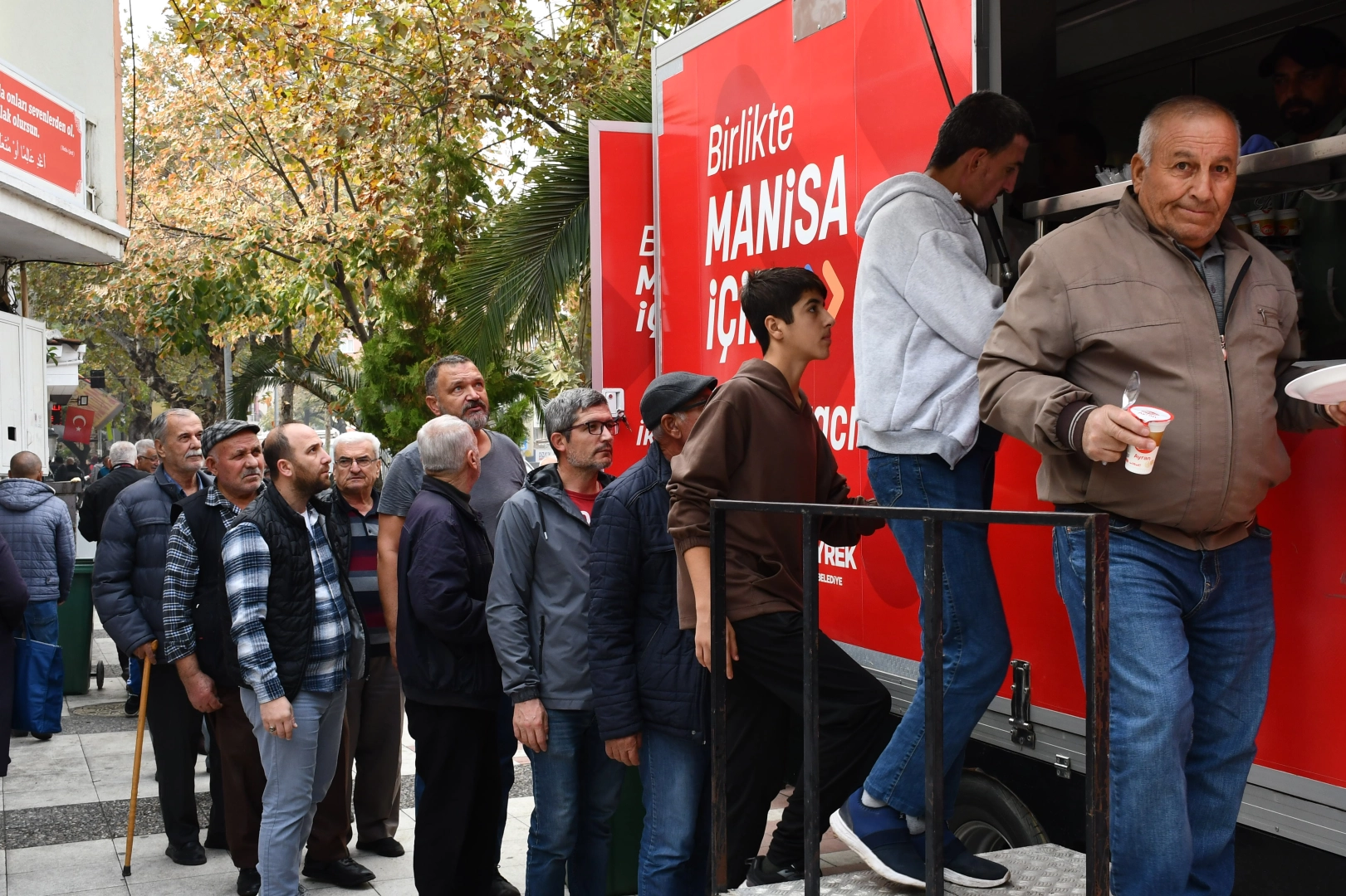 Manisa'da Kıbrıs Gazisi Ruayöz için pilav hayrı