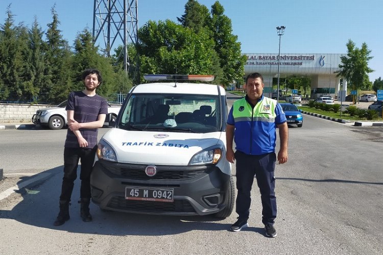 Manisa'da trafik zabıta öğrencileri sınava yetiştirdi