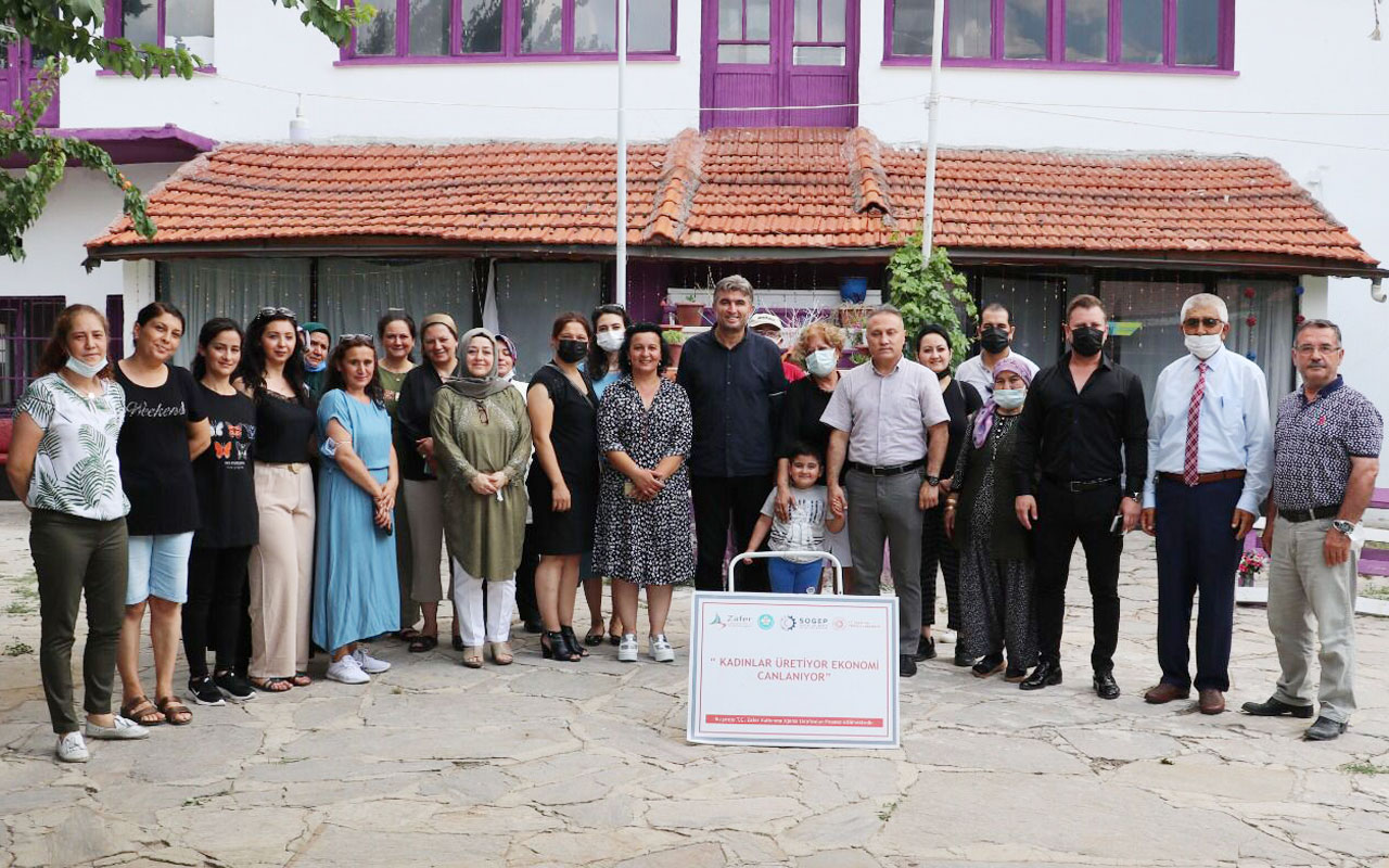 Manisa Kula’da üreten kadınlara ekipman desteği