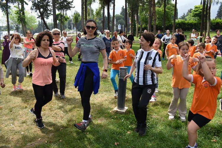 Manisa Yunusemre'de 600 kişi birlikte spor yaptı